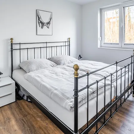 Apartment Hangar 19 Superior Mit Terrasse Und Garten H1w2